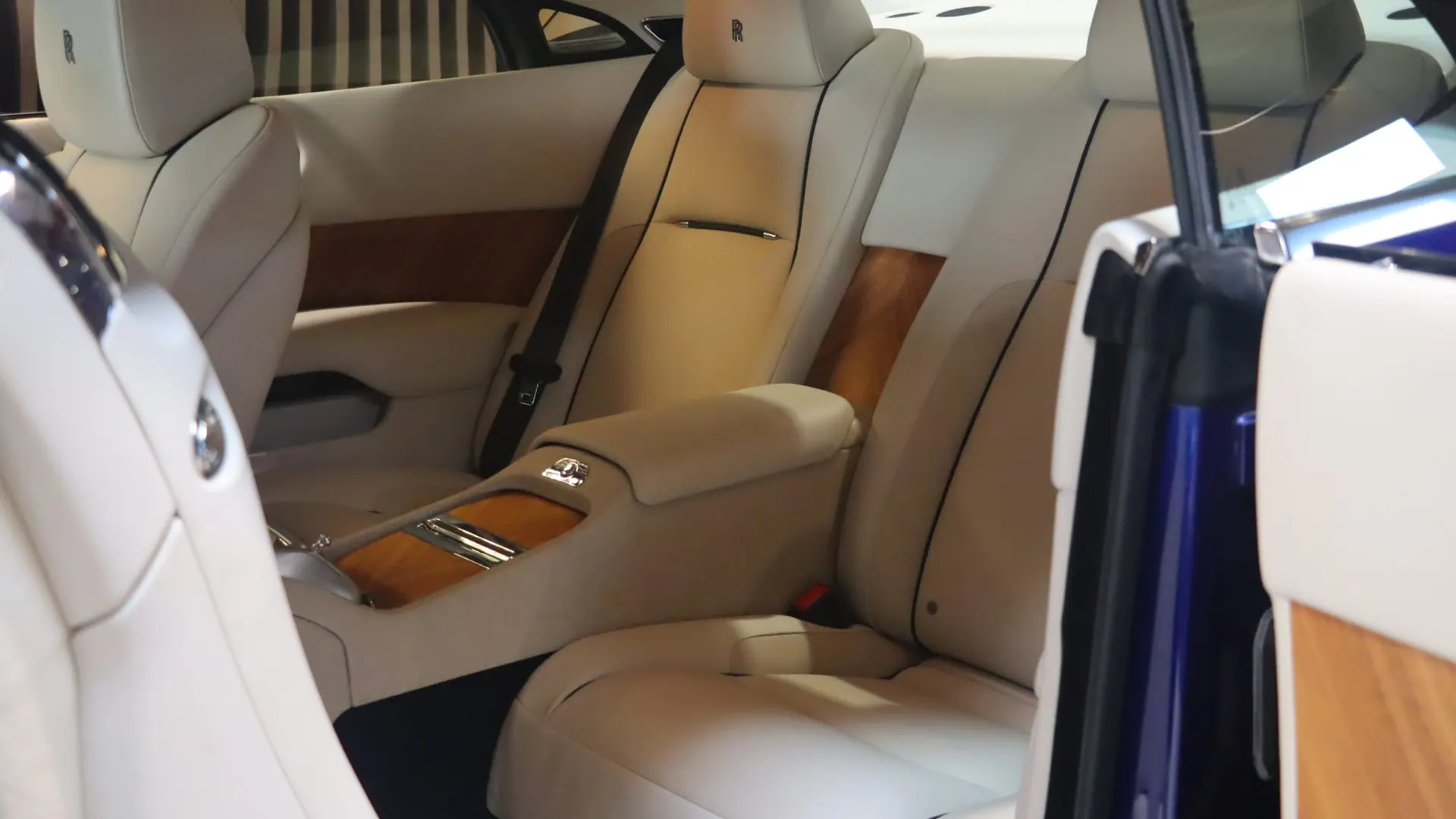 Rolls-Royce Wraith — photo 34