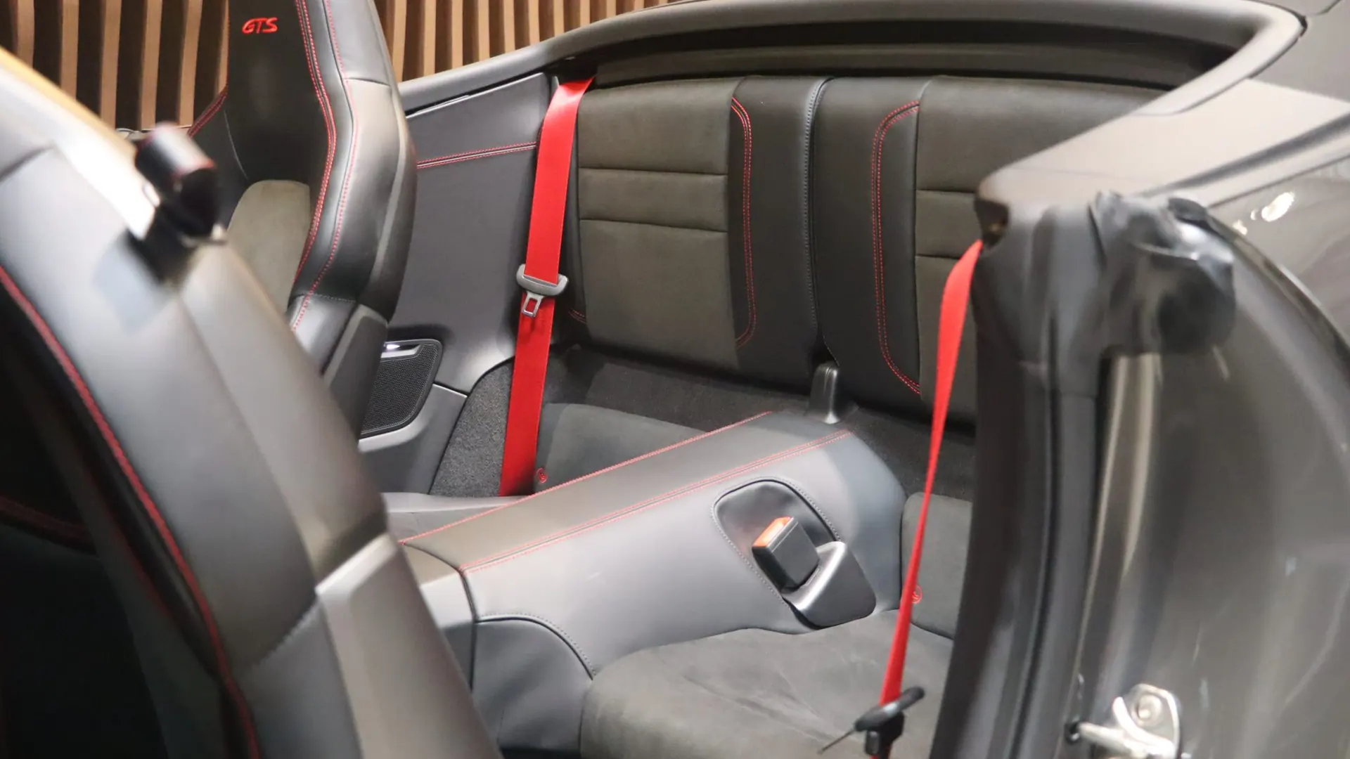 Porsche 911 — photo 43