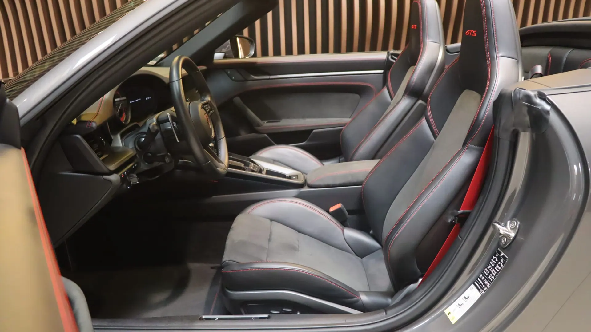 Porsche 911 — photo 8