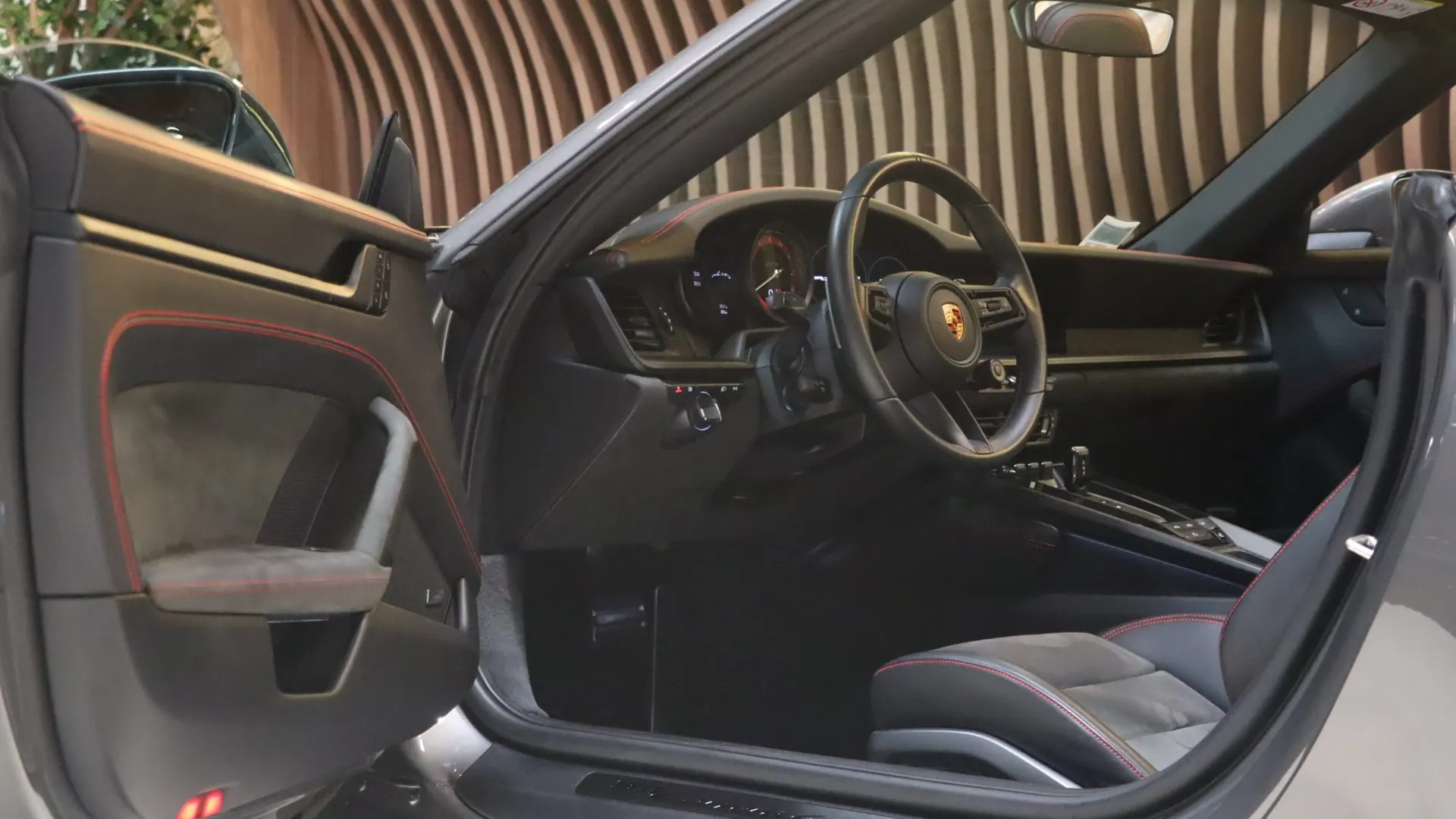 Porsche 911 — photo 9