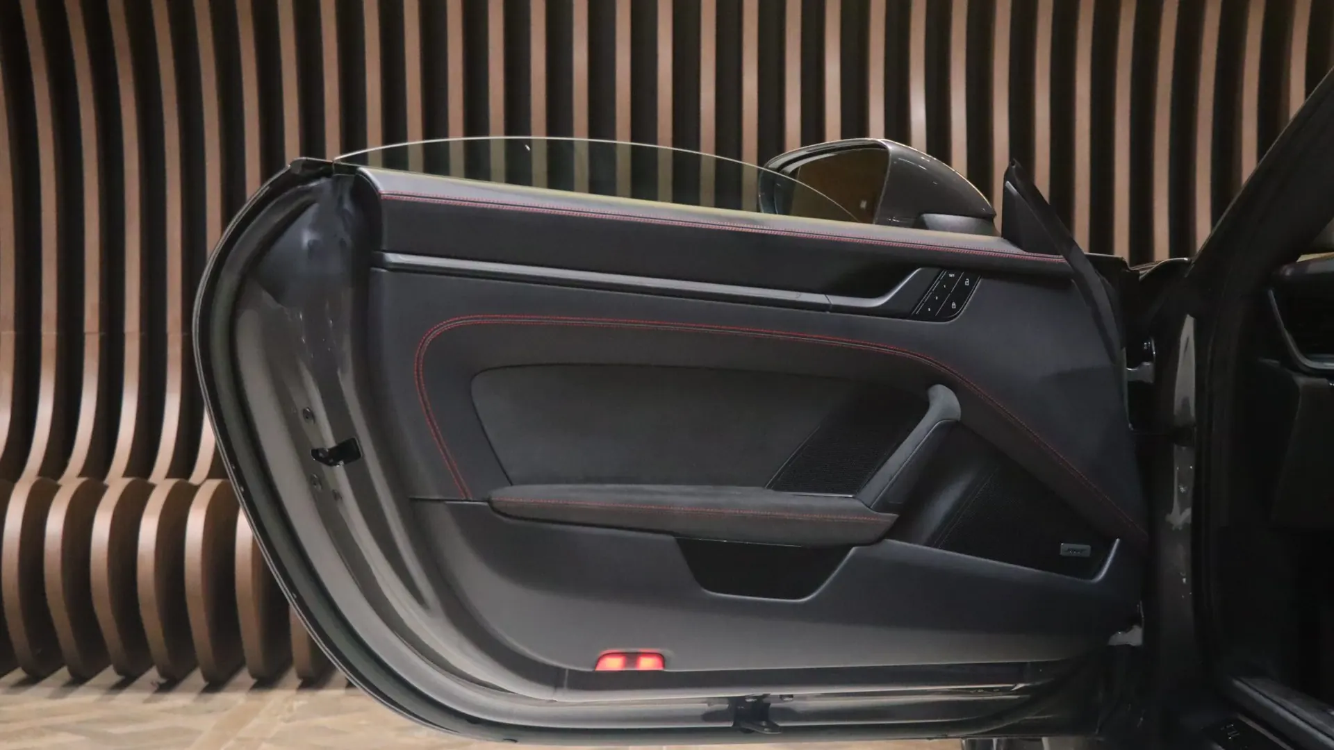 Porsche 911 — photo 11