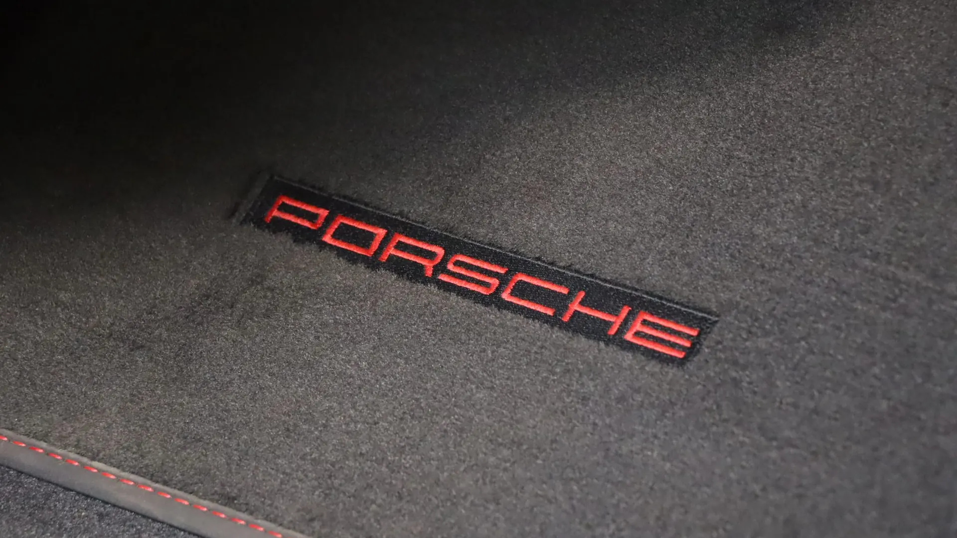 Porsche 911 — photo 18