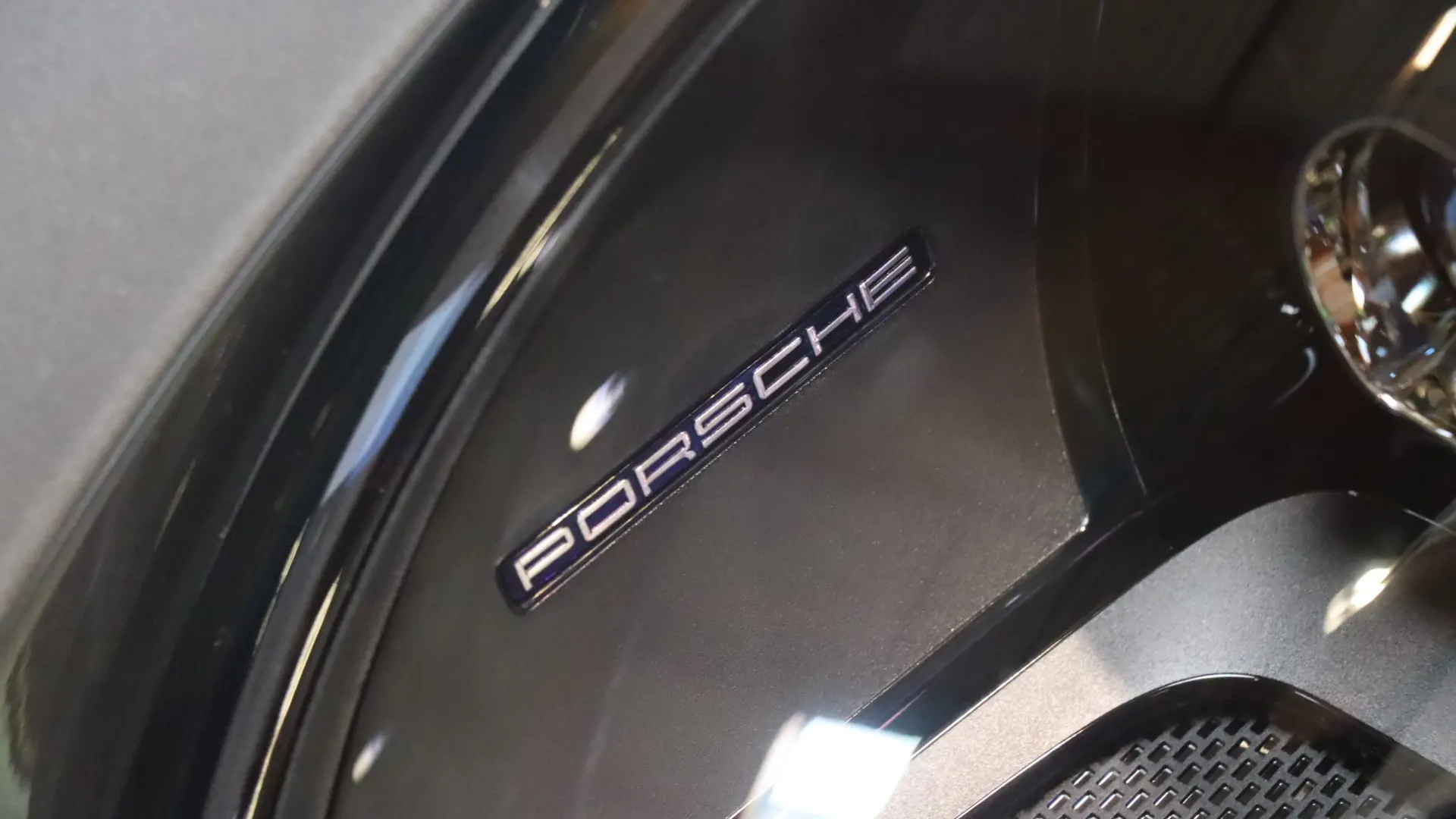 Porsche 911 — photo 46