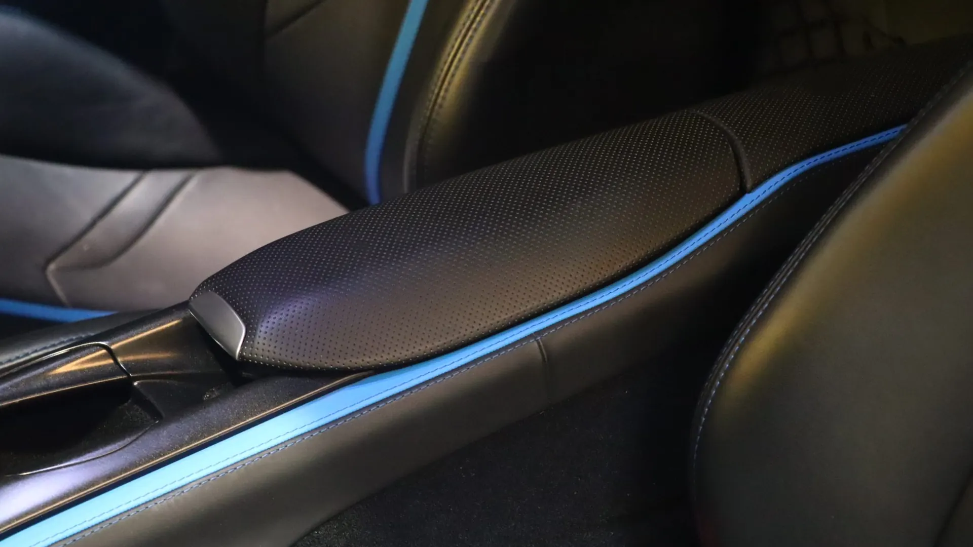 Ferrari 812 — photo 31