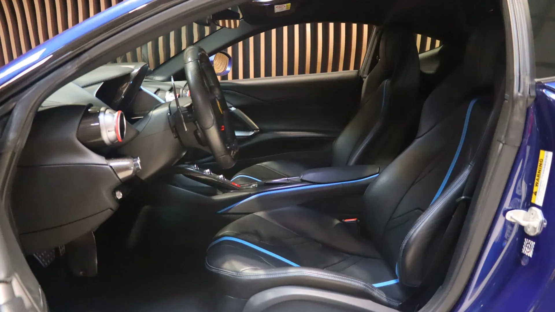 Ferrari 812 — photo 7