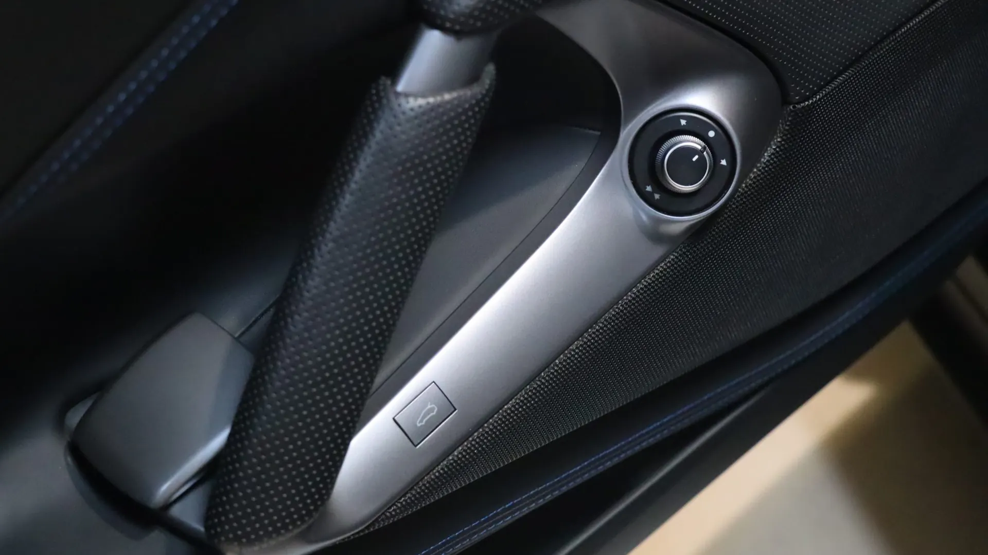 Ferrari 812 — photo 10