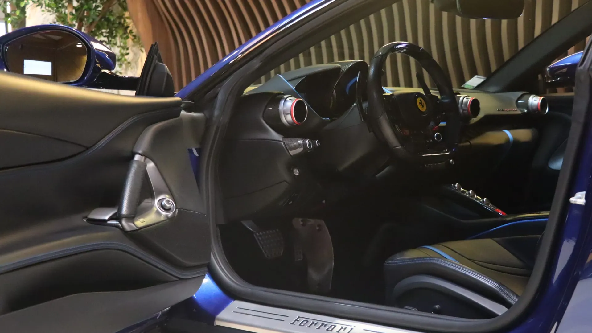 Ferrari 812 — photo 8