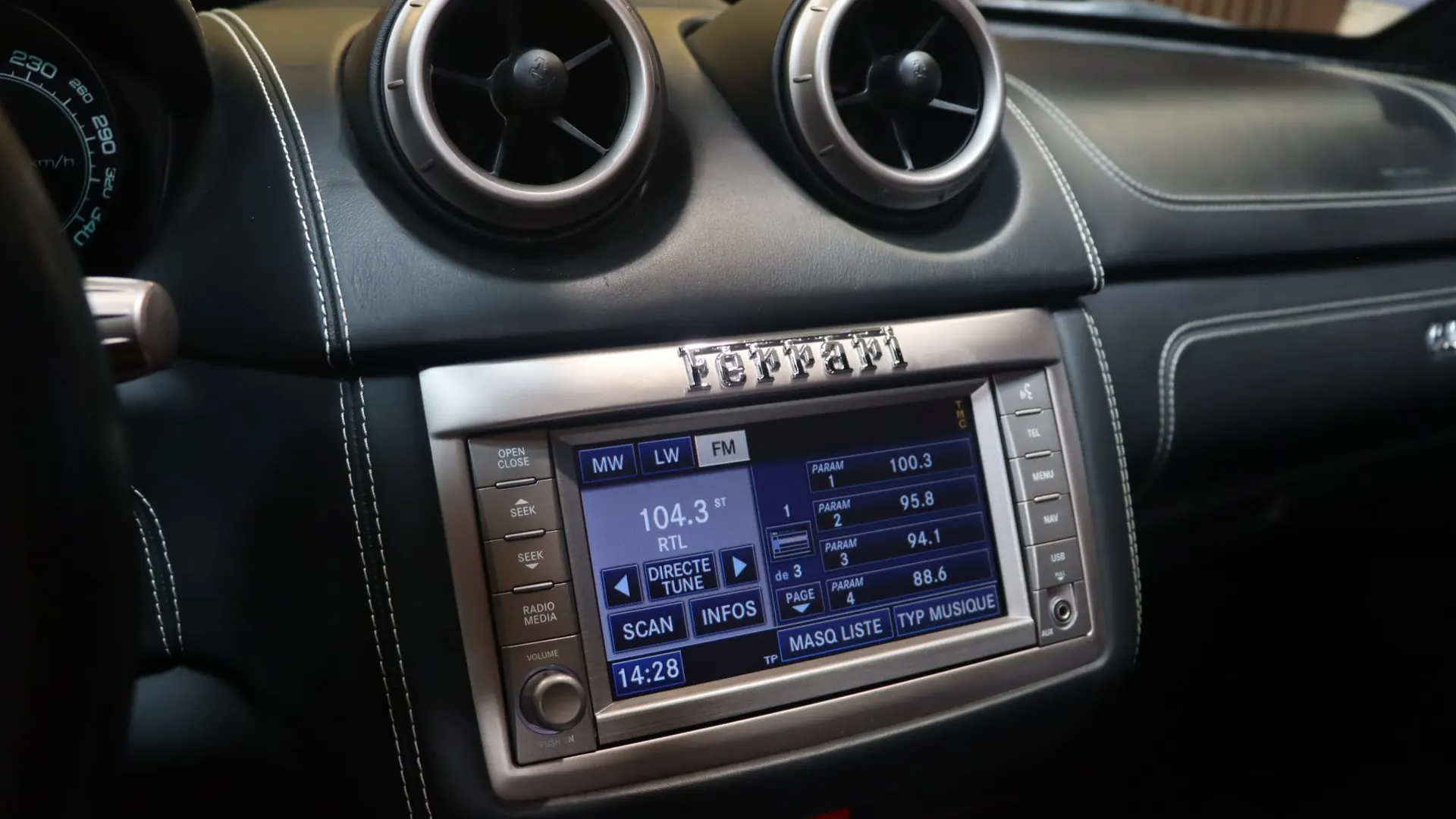 Ferrari California — photo 27