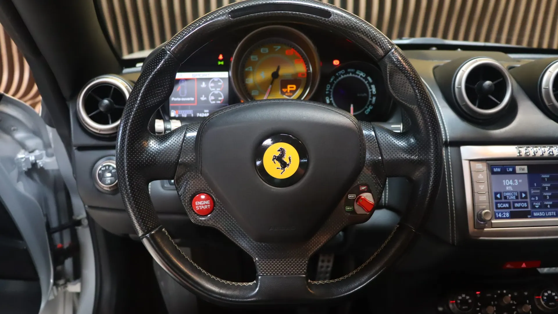 Ferrari California — photo 10