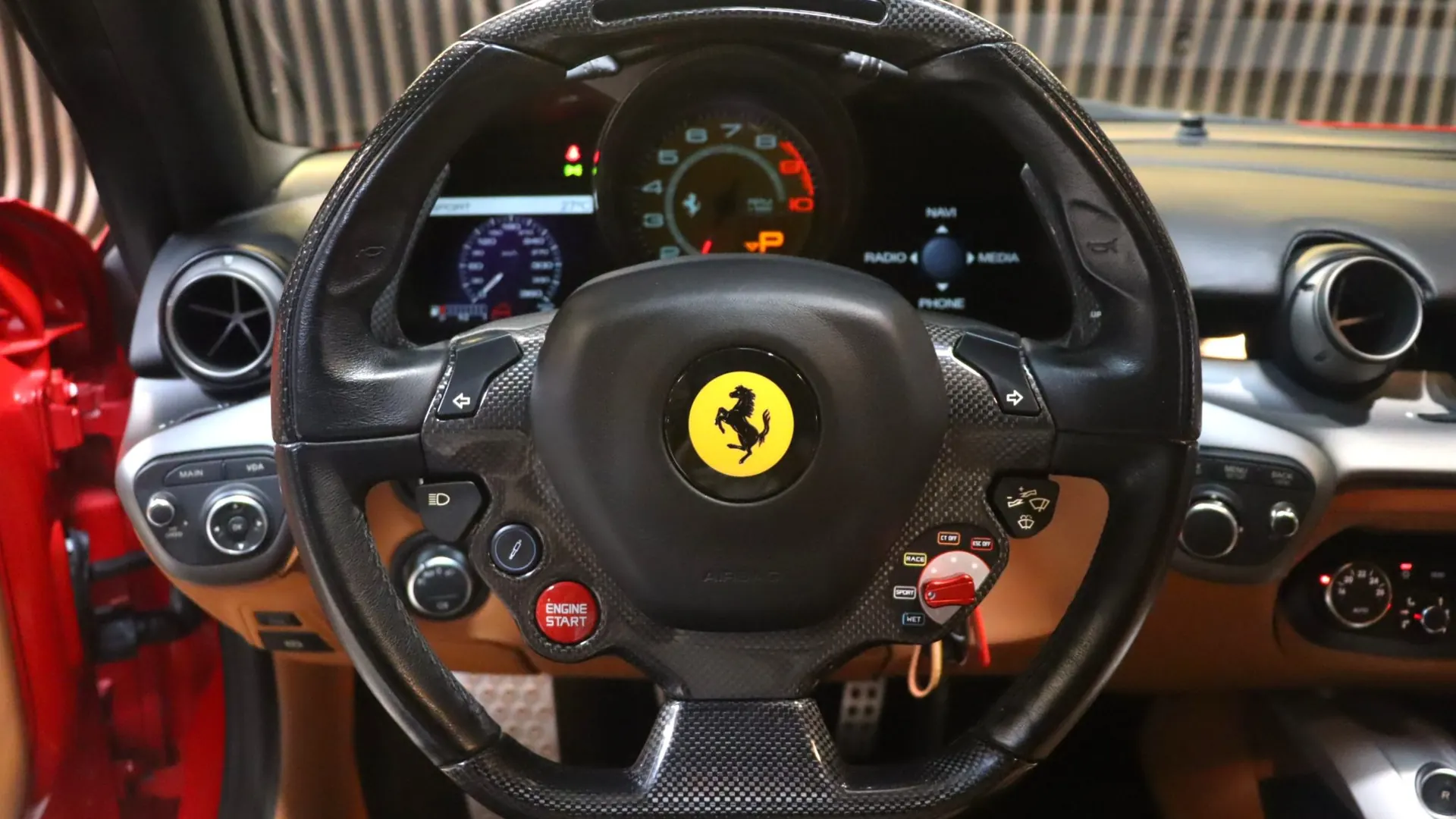 Ferrari F12 — photo 9