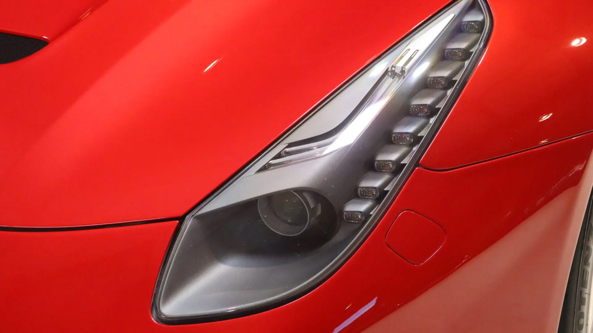 Ferrari F12 — photo 33