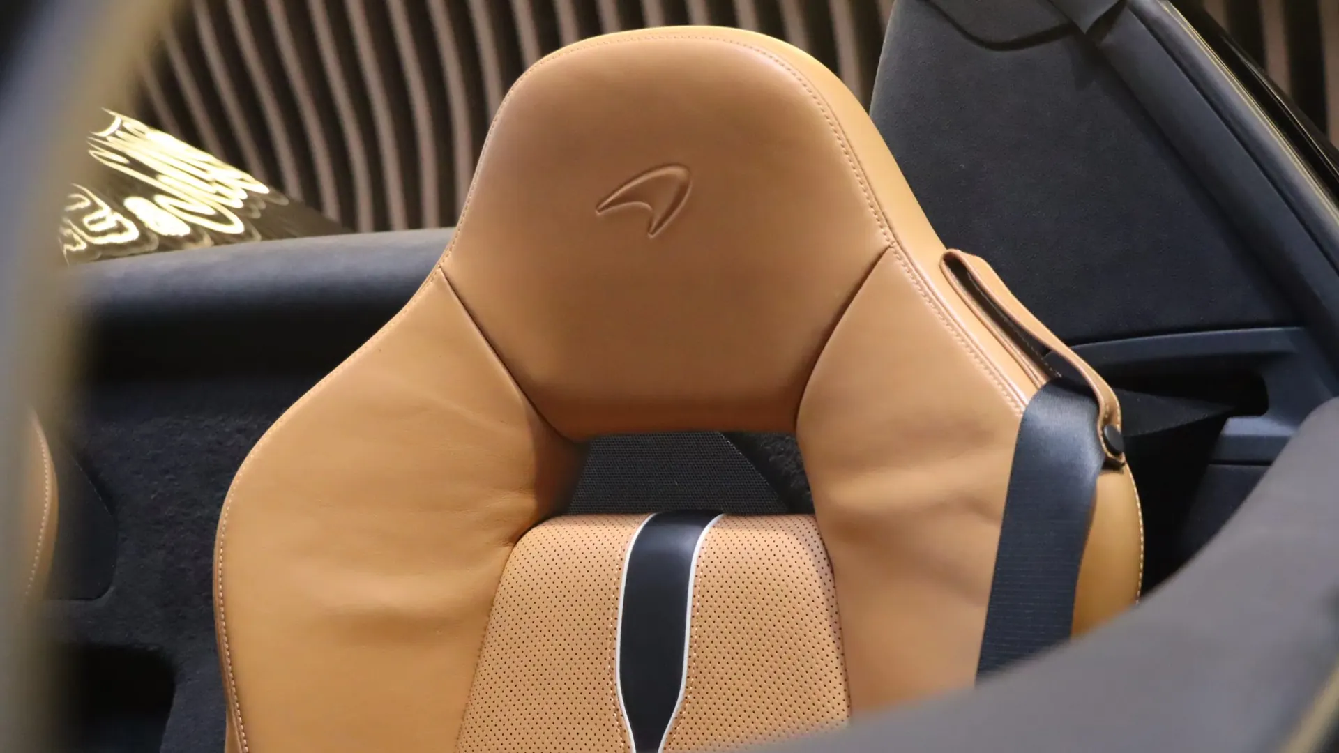 McLaren 570S — photo 32