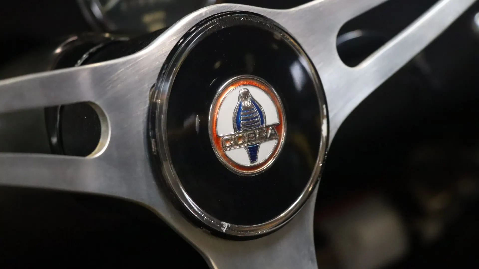 AC COBRA — photo 13
