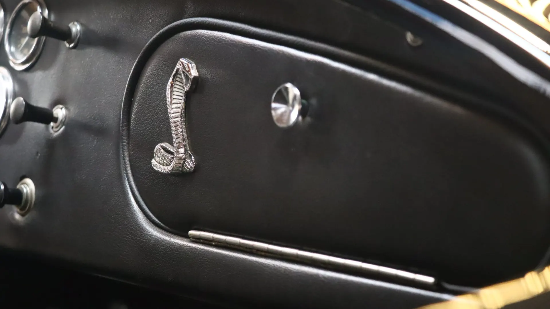 AC COBRA — photo 21