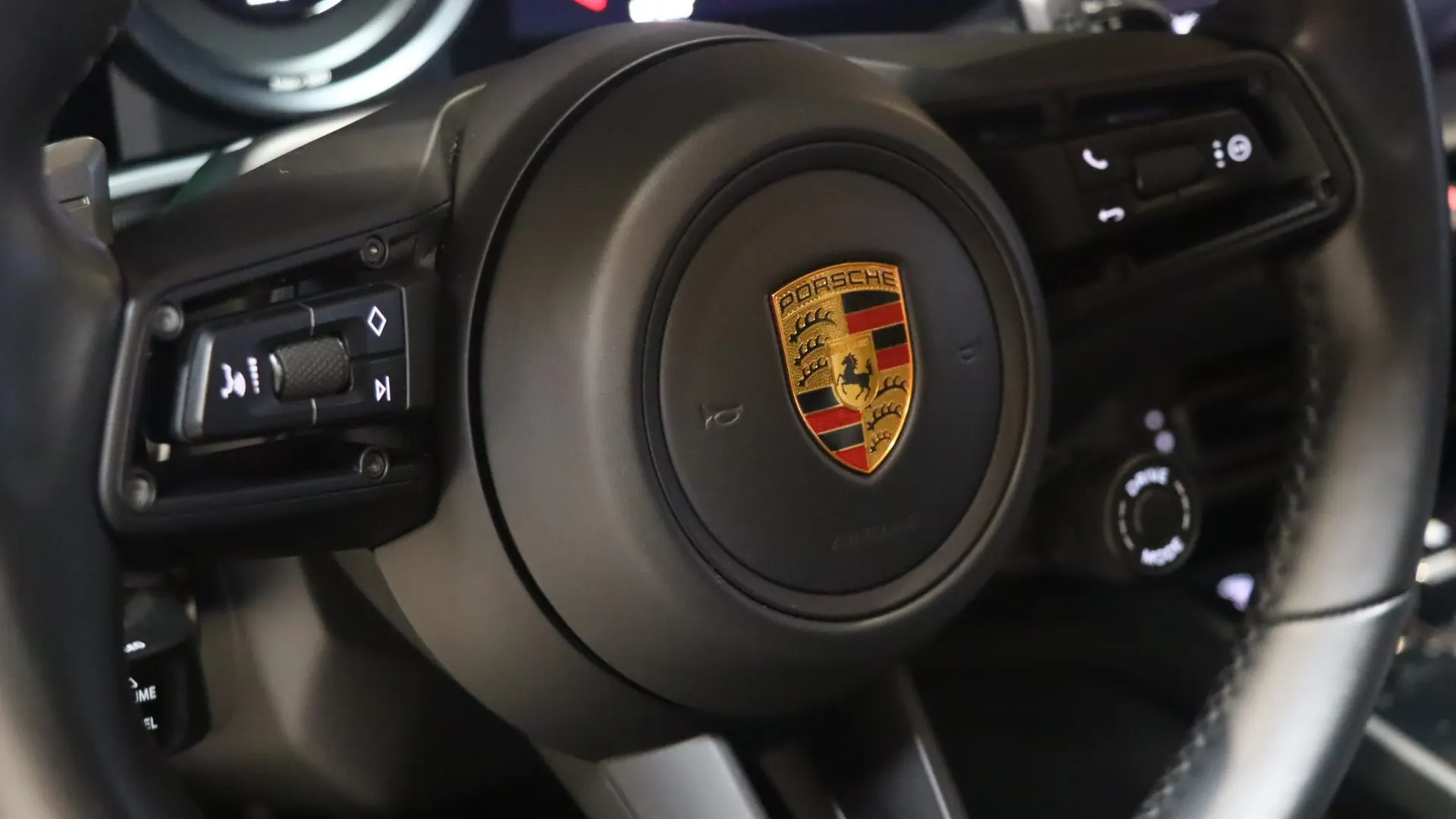 Porsche 911 — photo 23