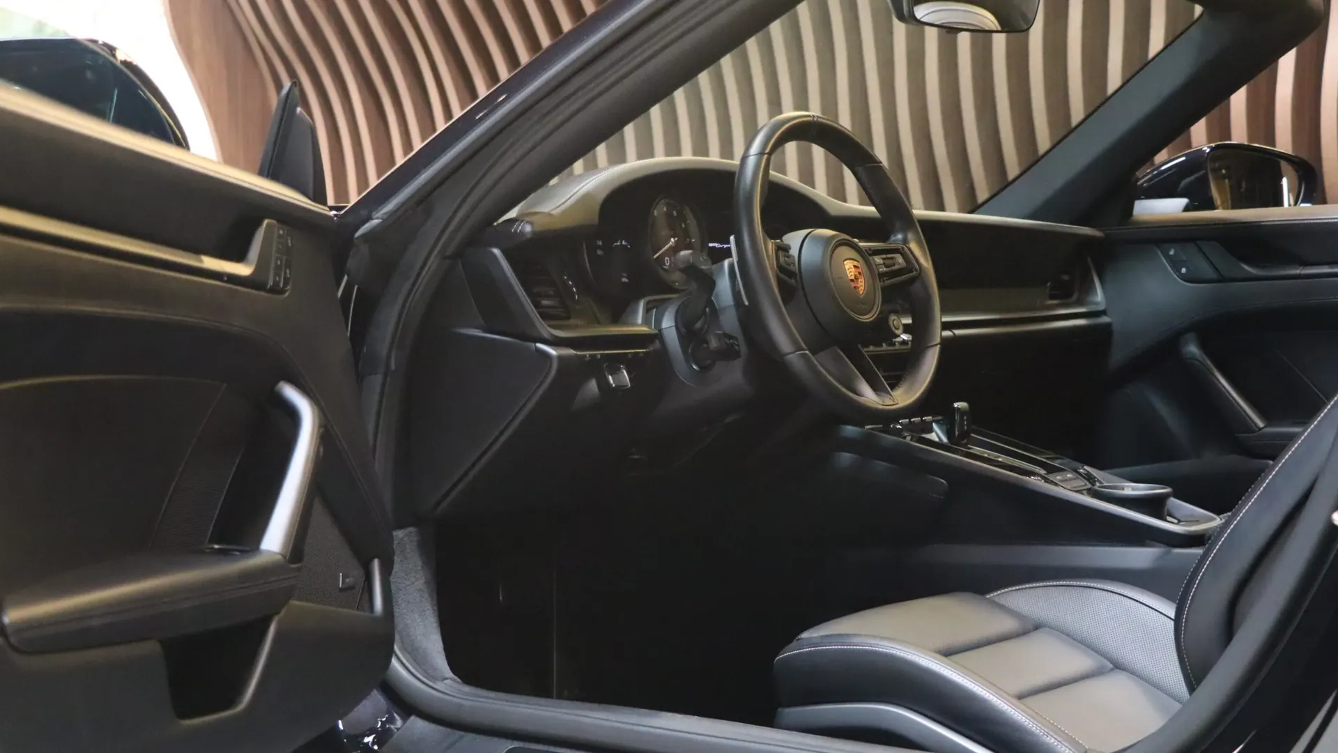 Porsche 911 — photo 9