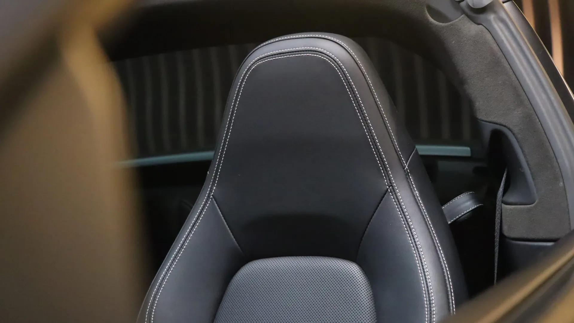 Porsche 911 — photo 40