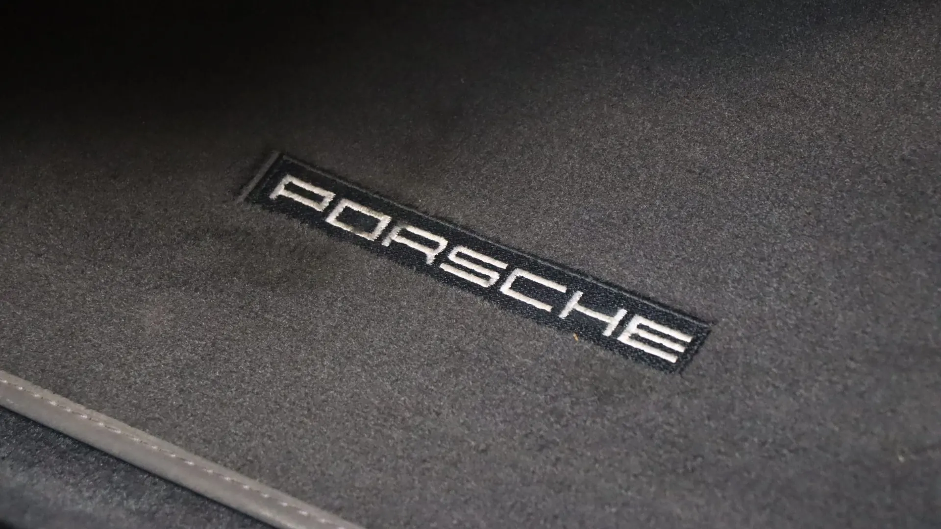 Porsche 911 — photo 15