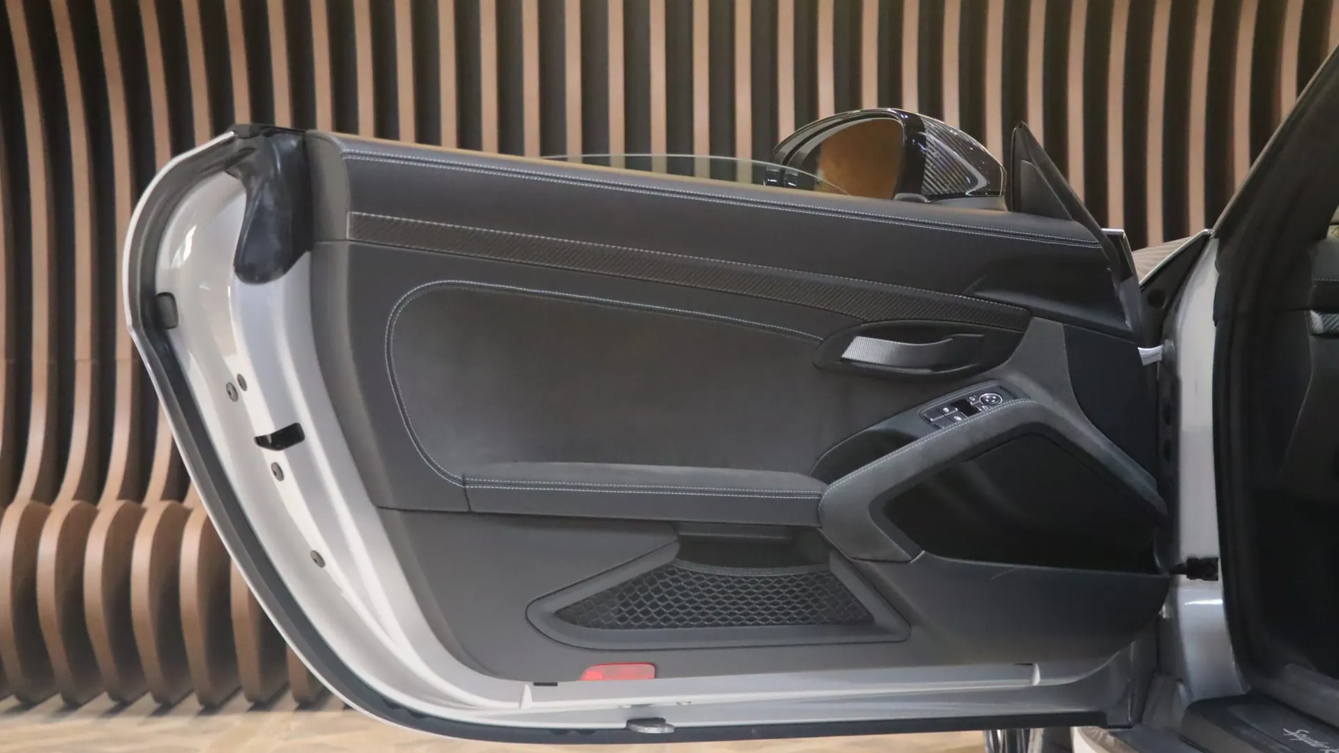 Porsche 718 — photo 11