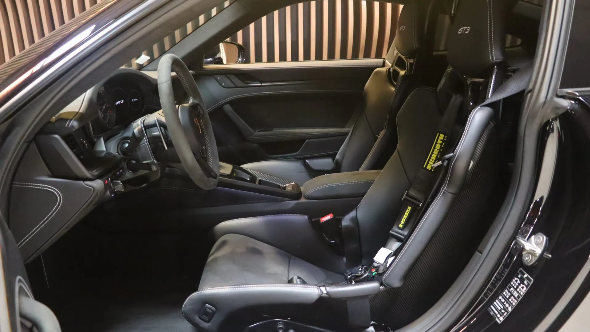 Porsche 911 — photo 7