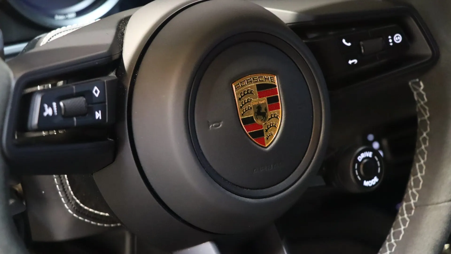 Porsche 911 — photo 24