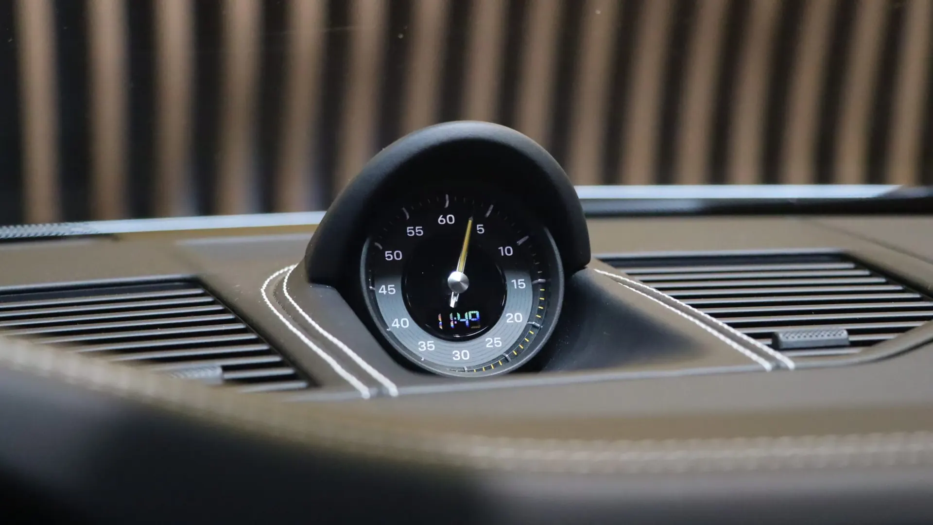 Porsche 911 — photo 28