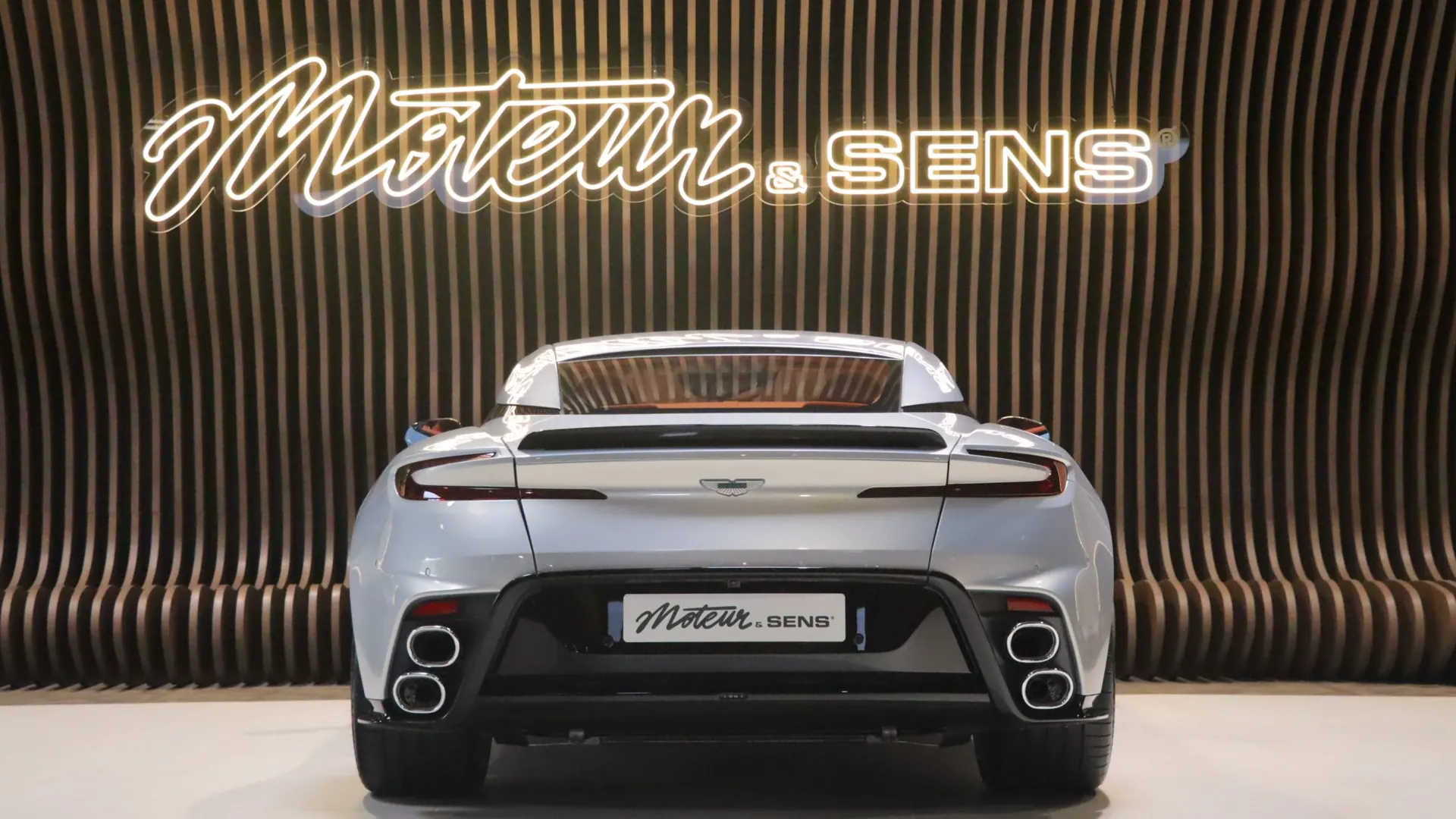Aston Martin DB12 — photo 4