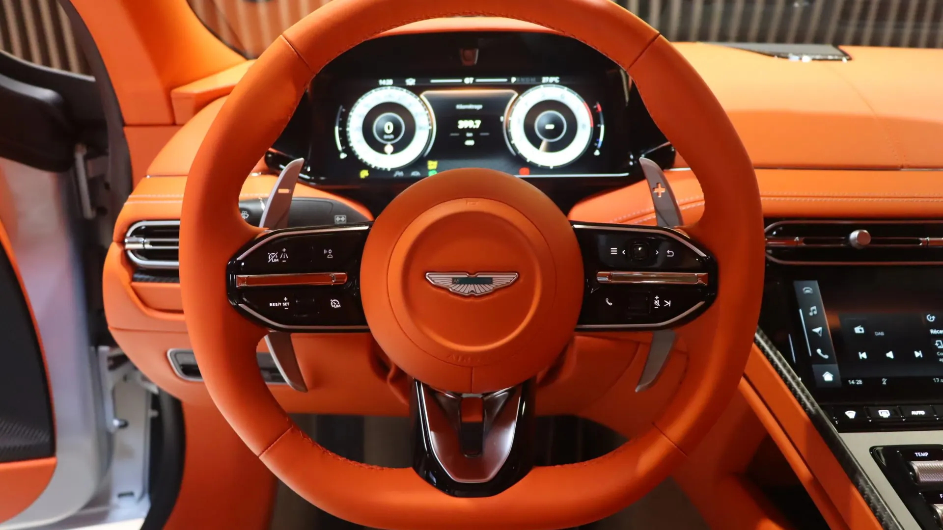Aston Martin DB12 — photo 9
