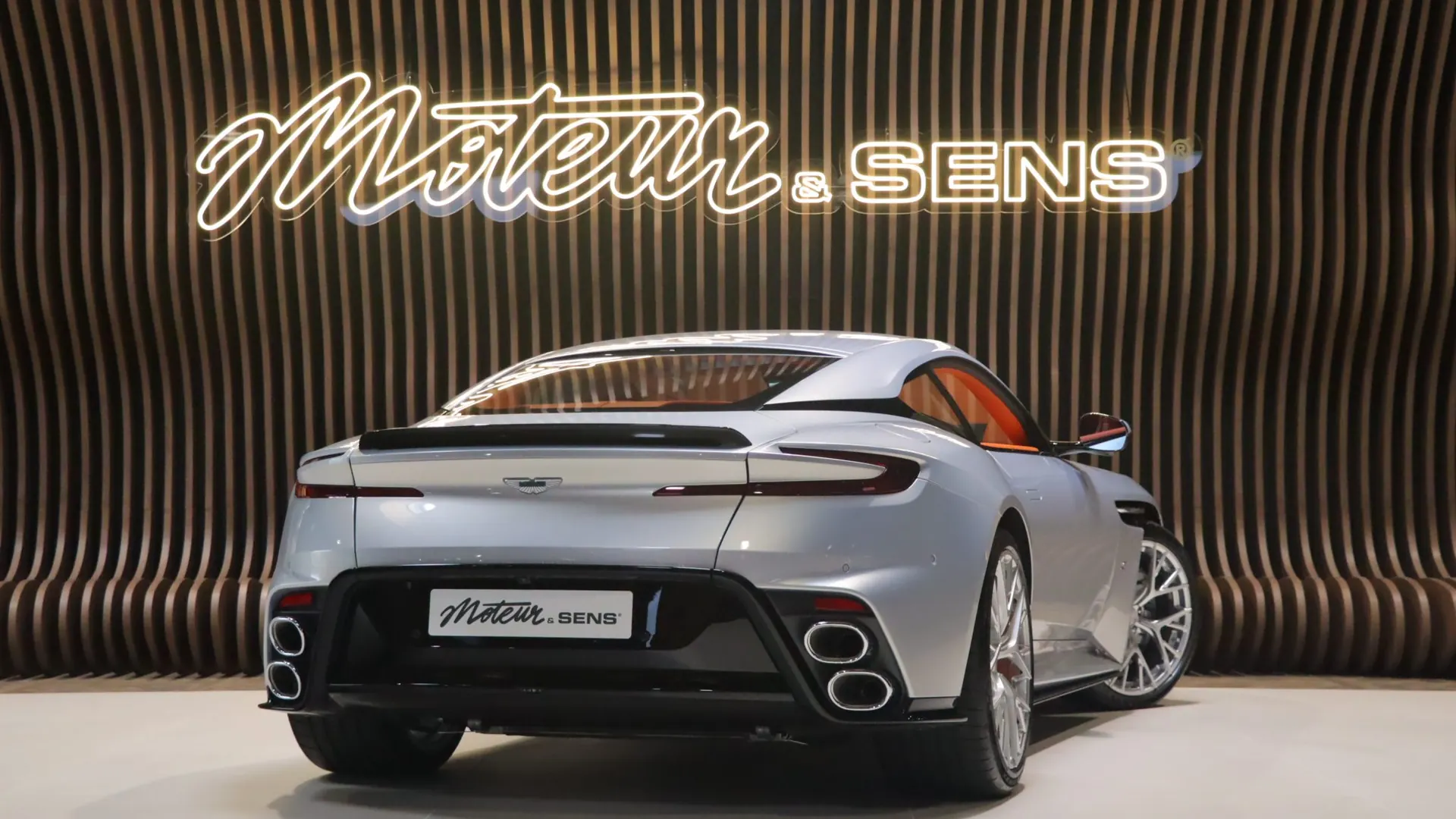 Aston Martin DB12 — photo 2