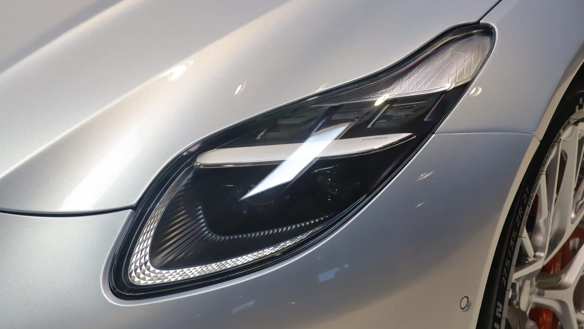 Aston Martin DB12 — photo 38