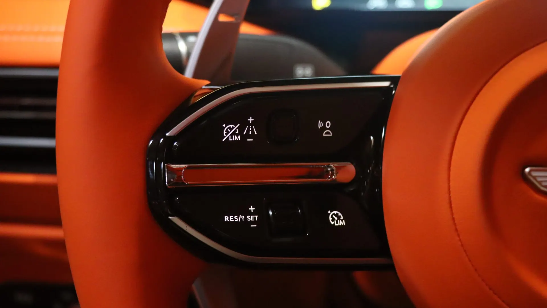 Aston Martin DB12 — photo 19