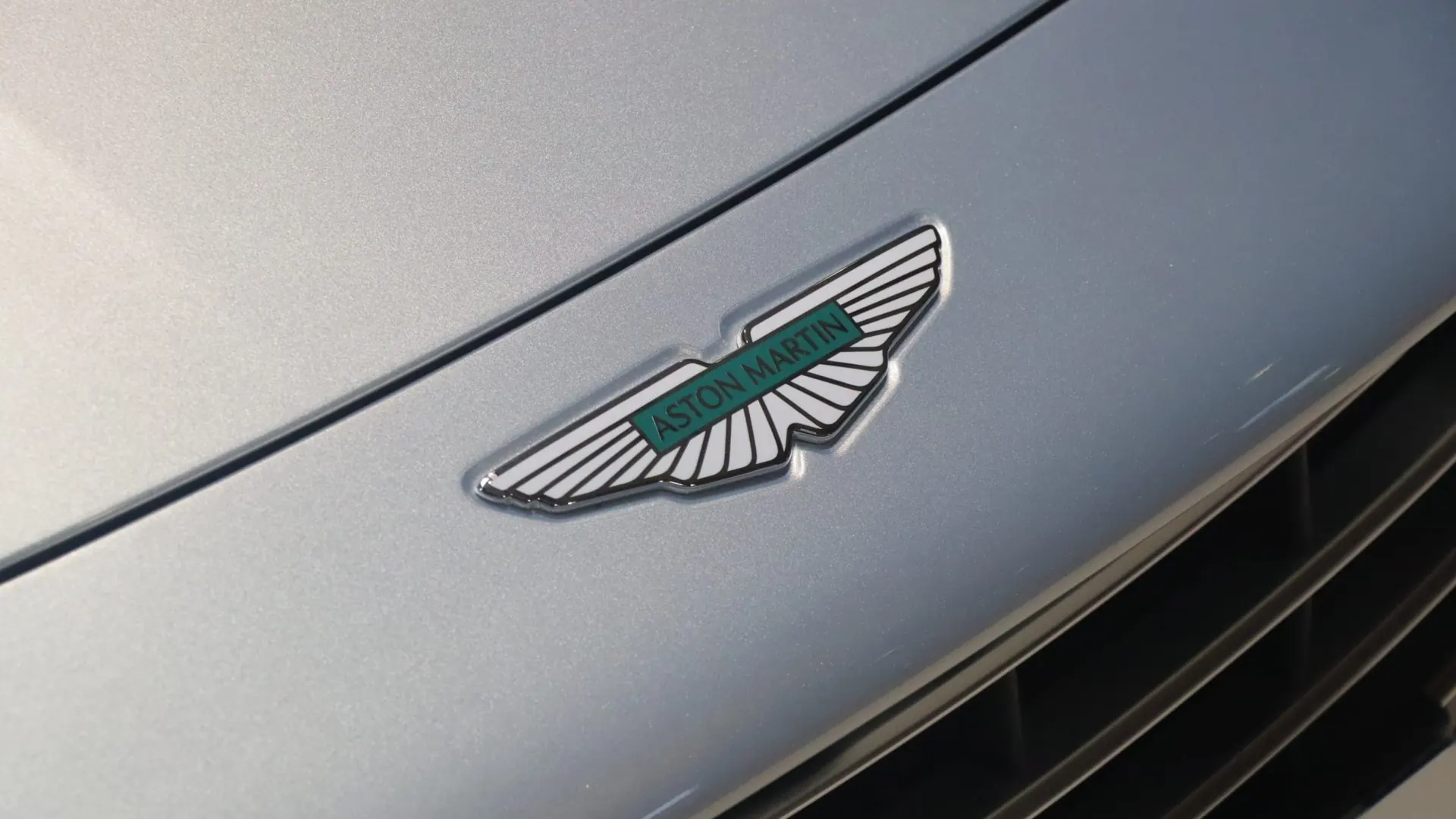Aston Martin DB12 — photo 41