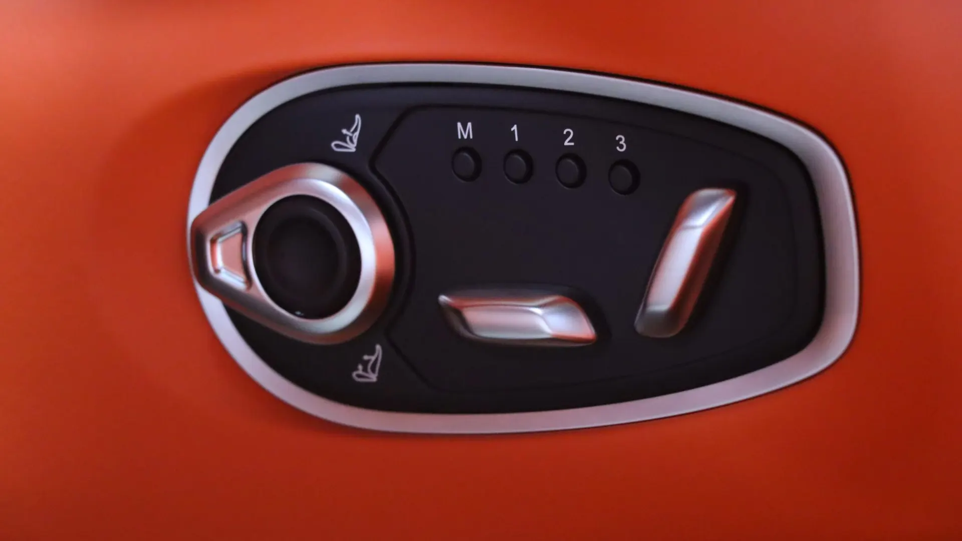 Aston Martin DB12 — photo 14