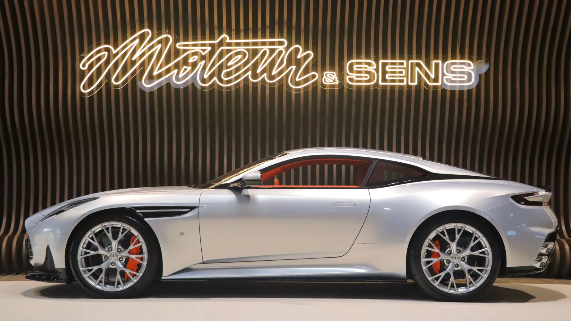 Aston Martin DB12 — photo 5