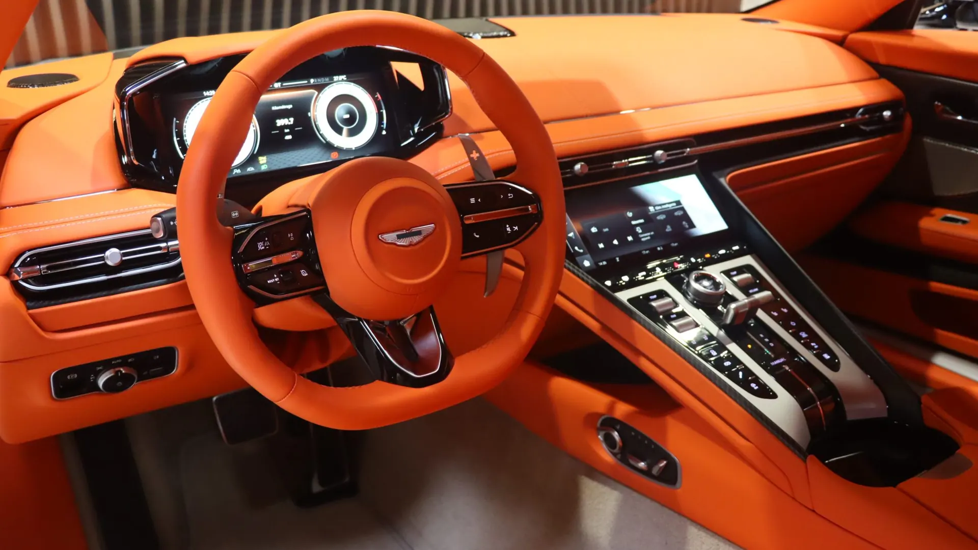 Aston Martin DB12 — photo 15