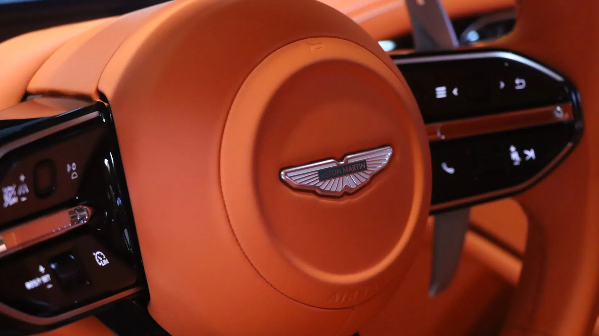 Aston Martin DB12 — photo 23
