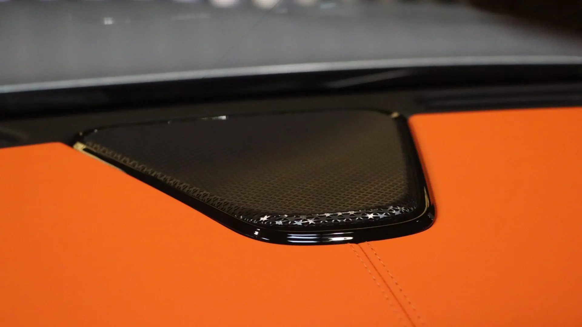 Aston Martin DB12 — photo 26