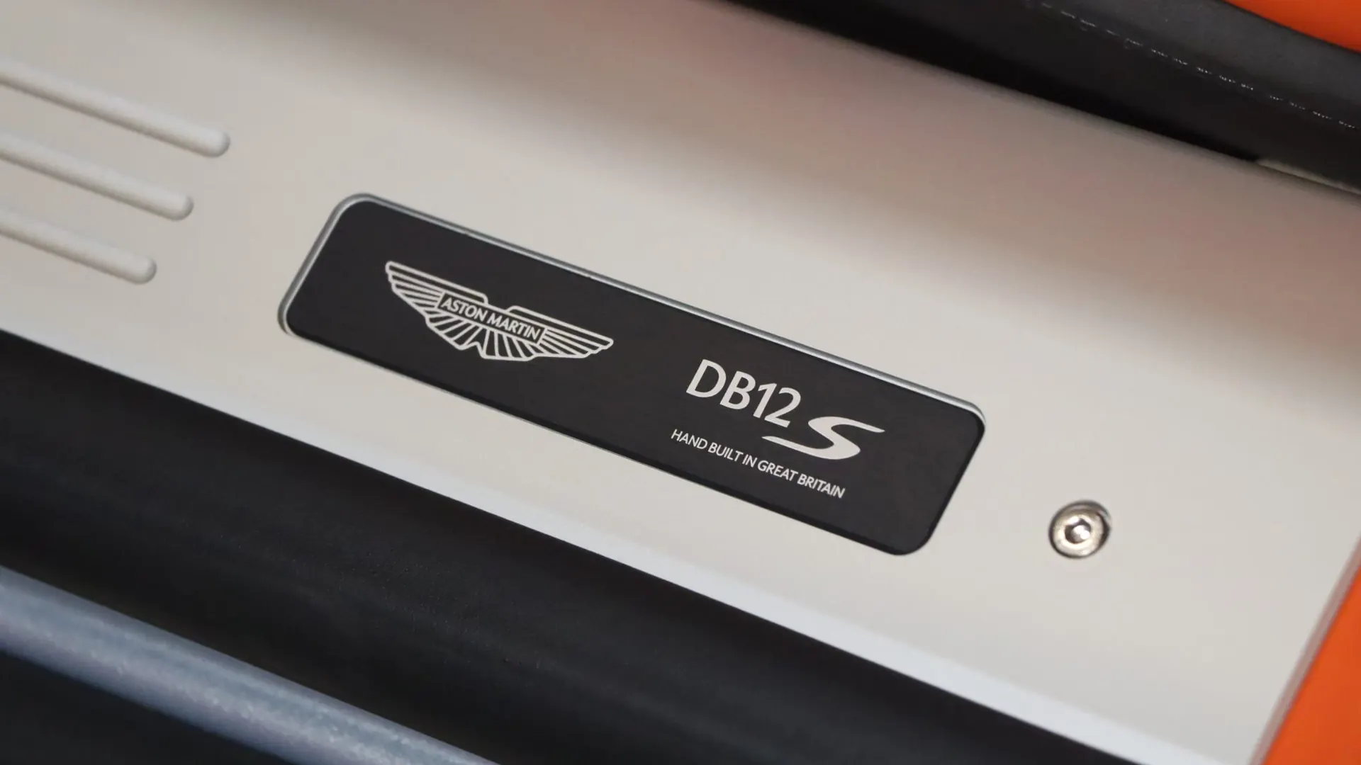Aston Martin DB12 — photo 13