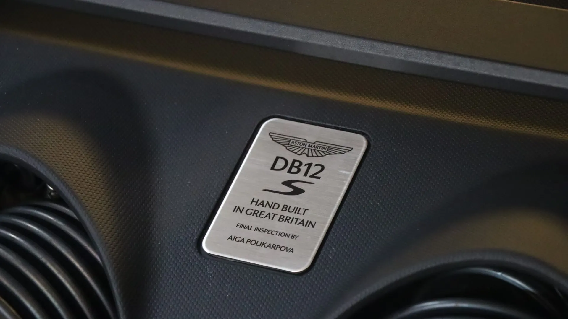 Aston Martin DB12 — photo 44