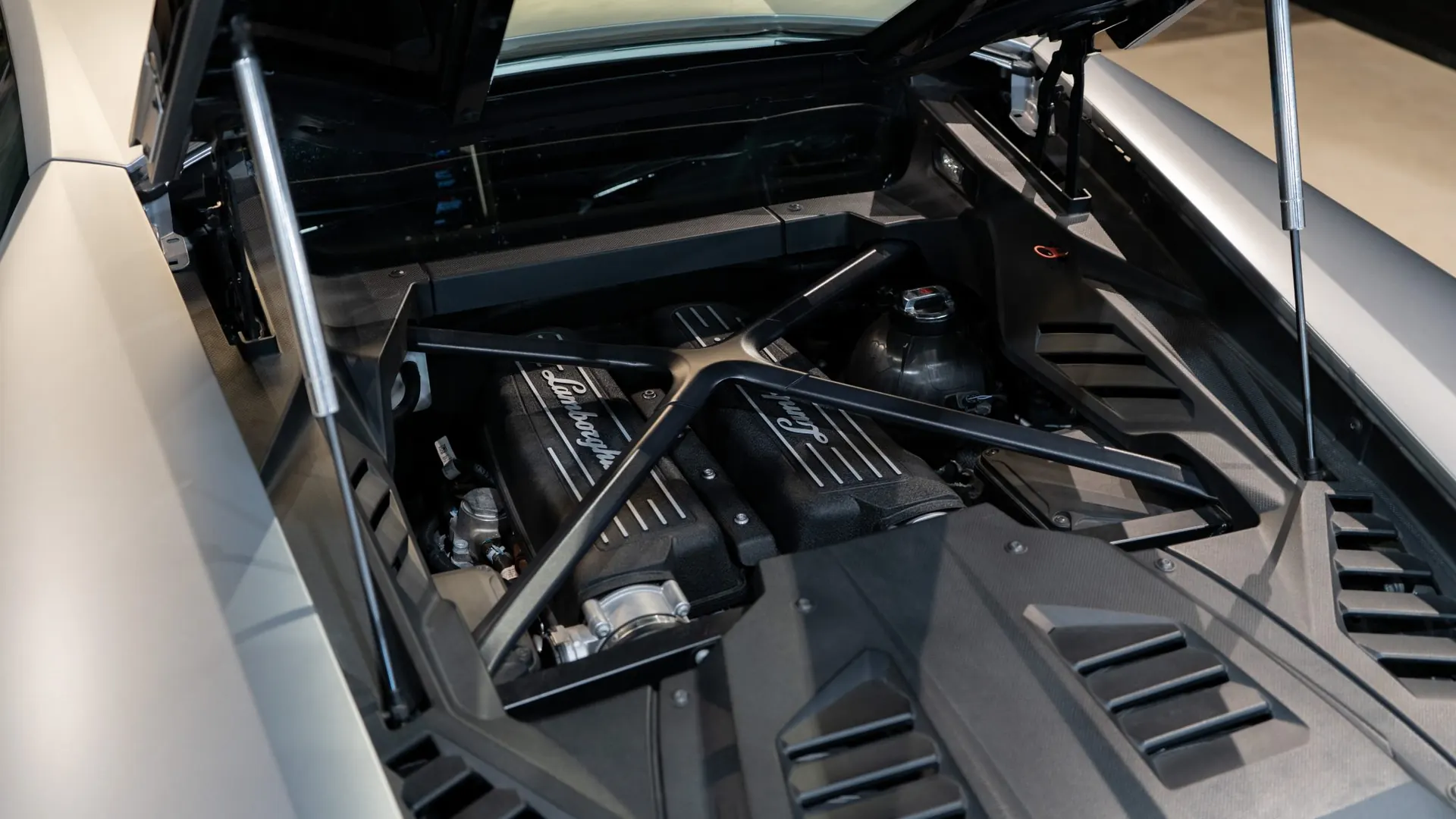 Lamborghini Huracan — photo 30