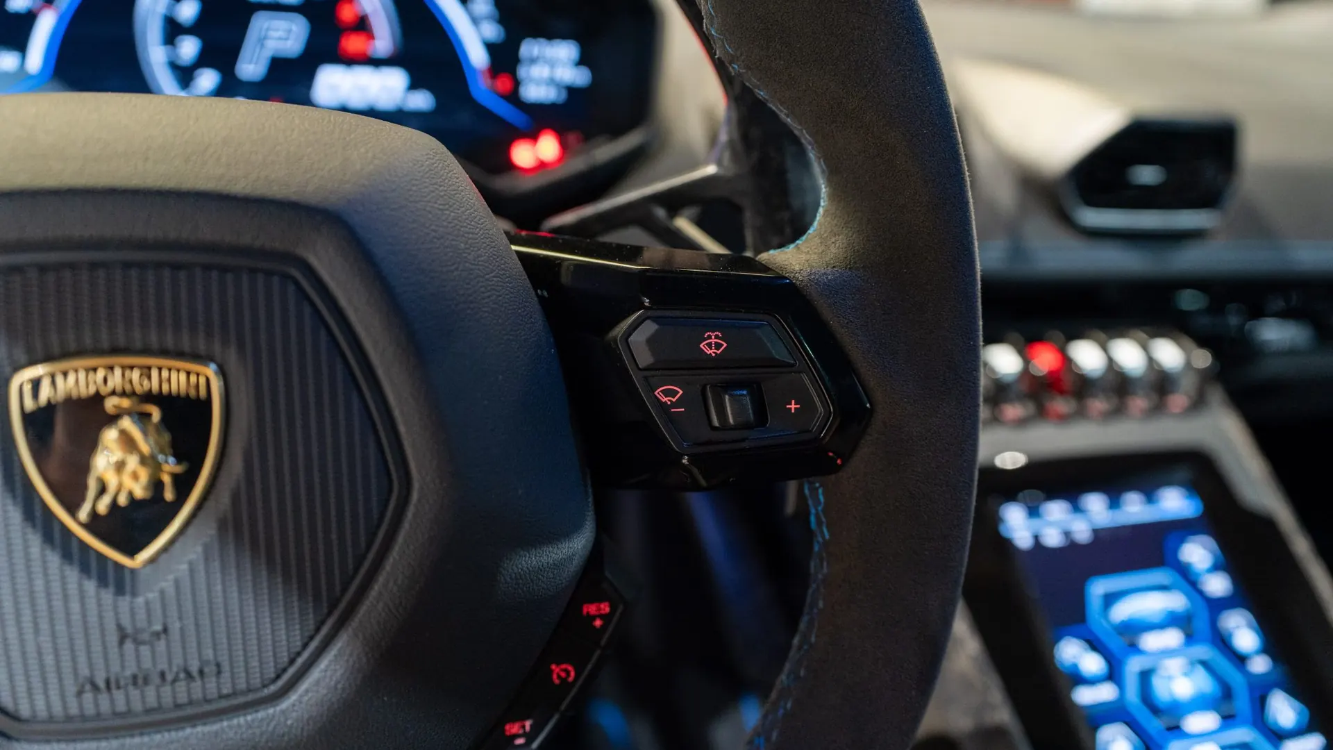 Lamborghini Huracan — photo 20