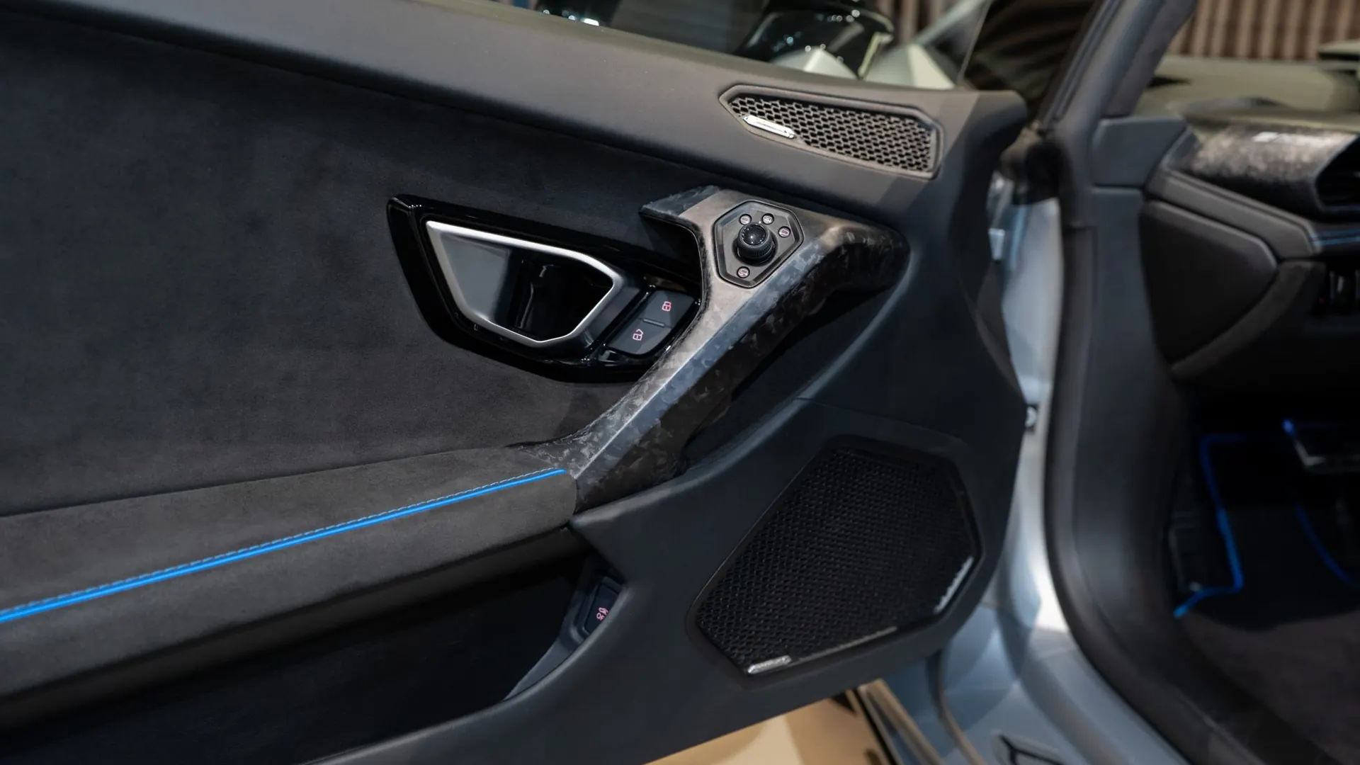 Lamborghini Huracan — photo 13
