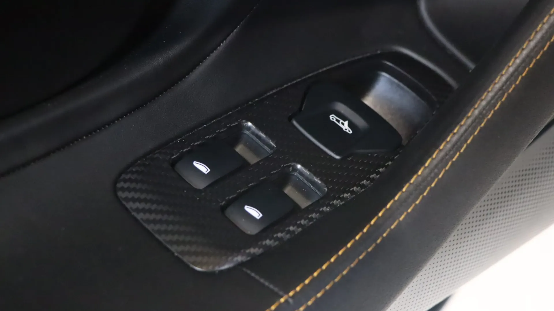 McLaren 570S — photo 14