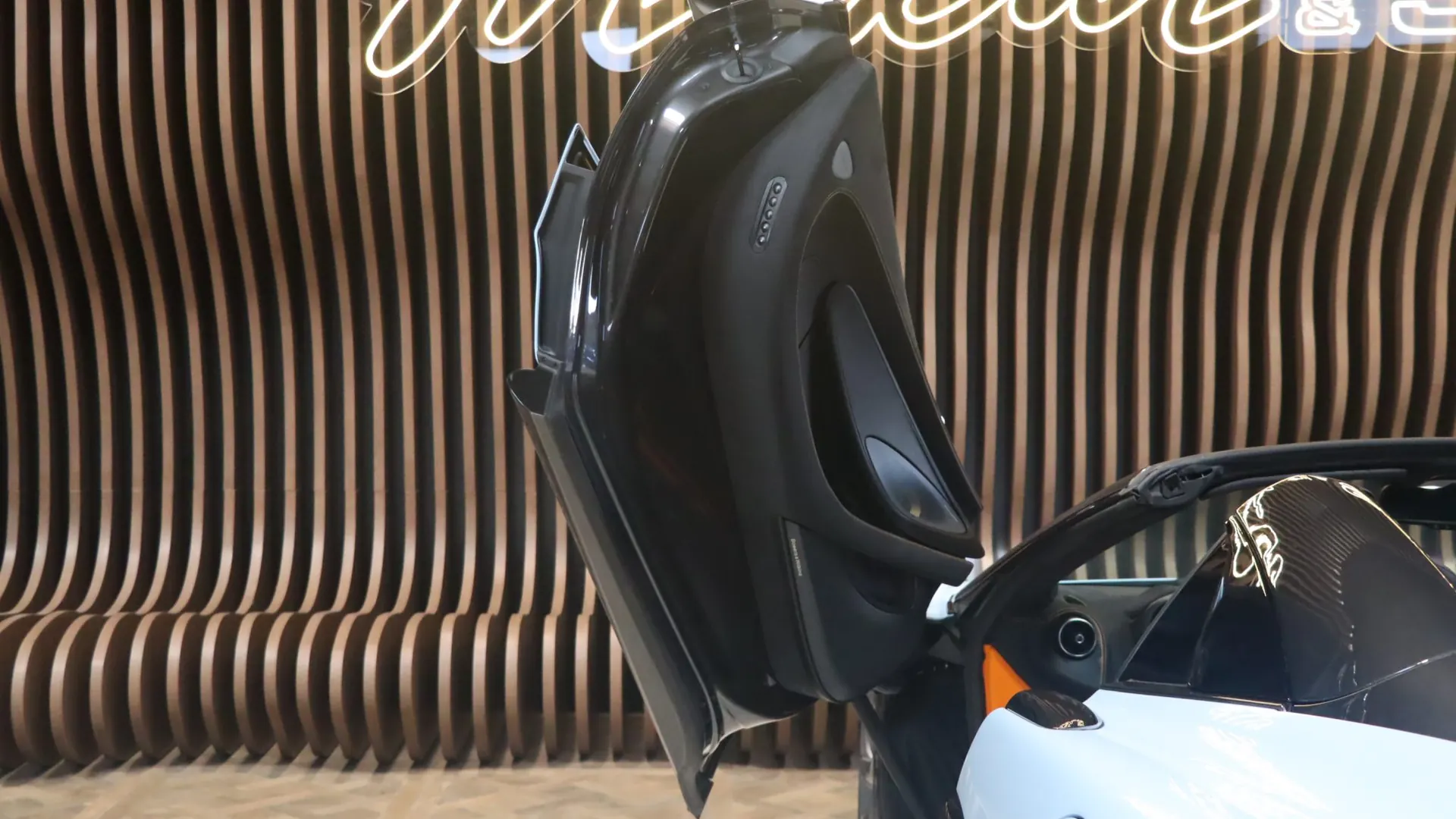 McLaren 570S — photo 11