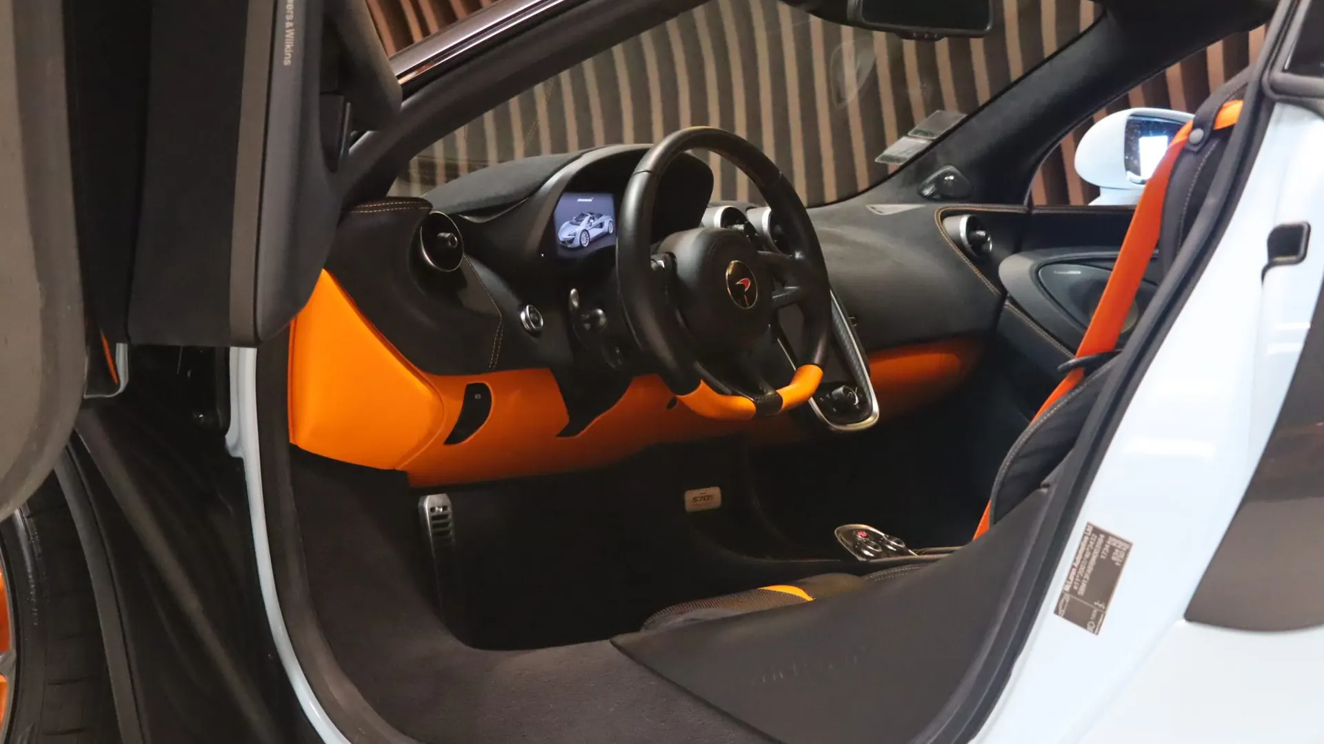 McLaren 570S — photo 9