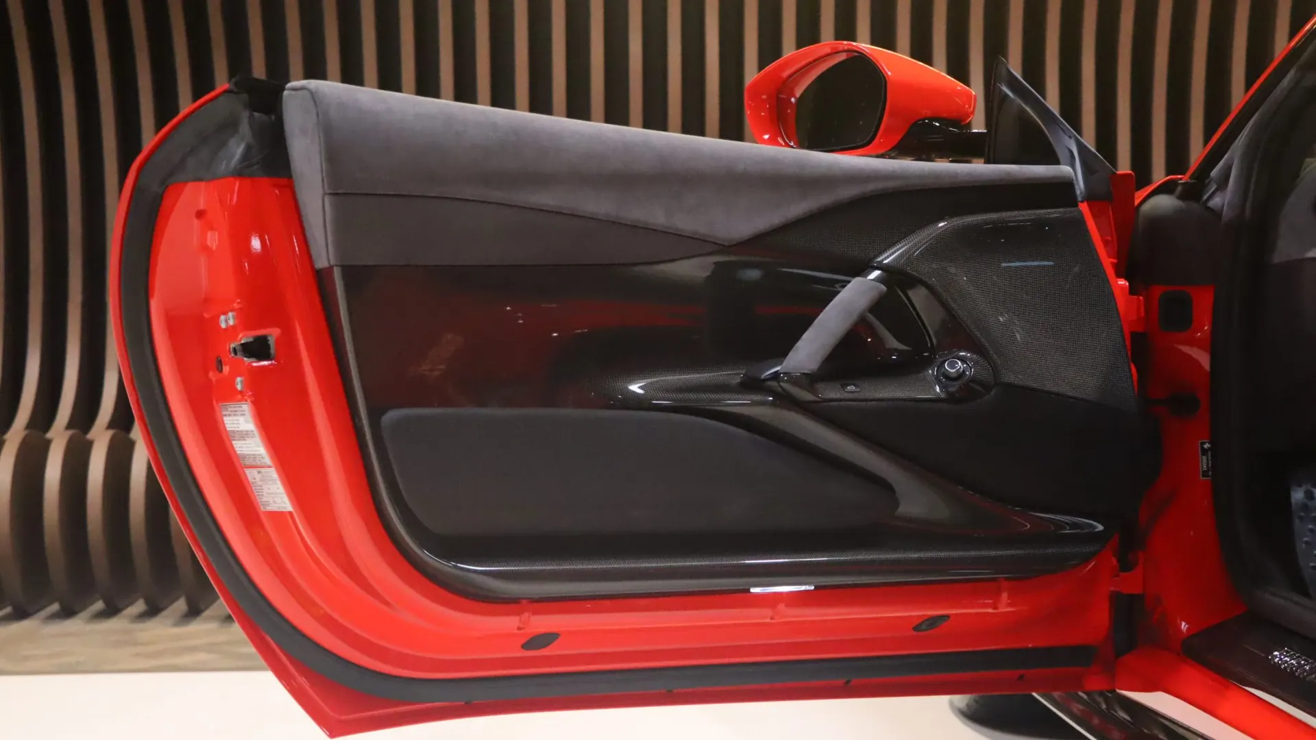 Ferrari 812 — photo 10