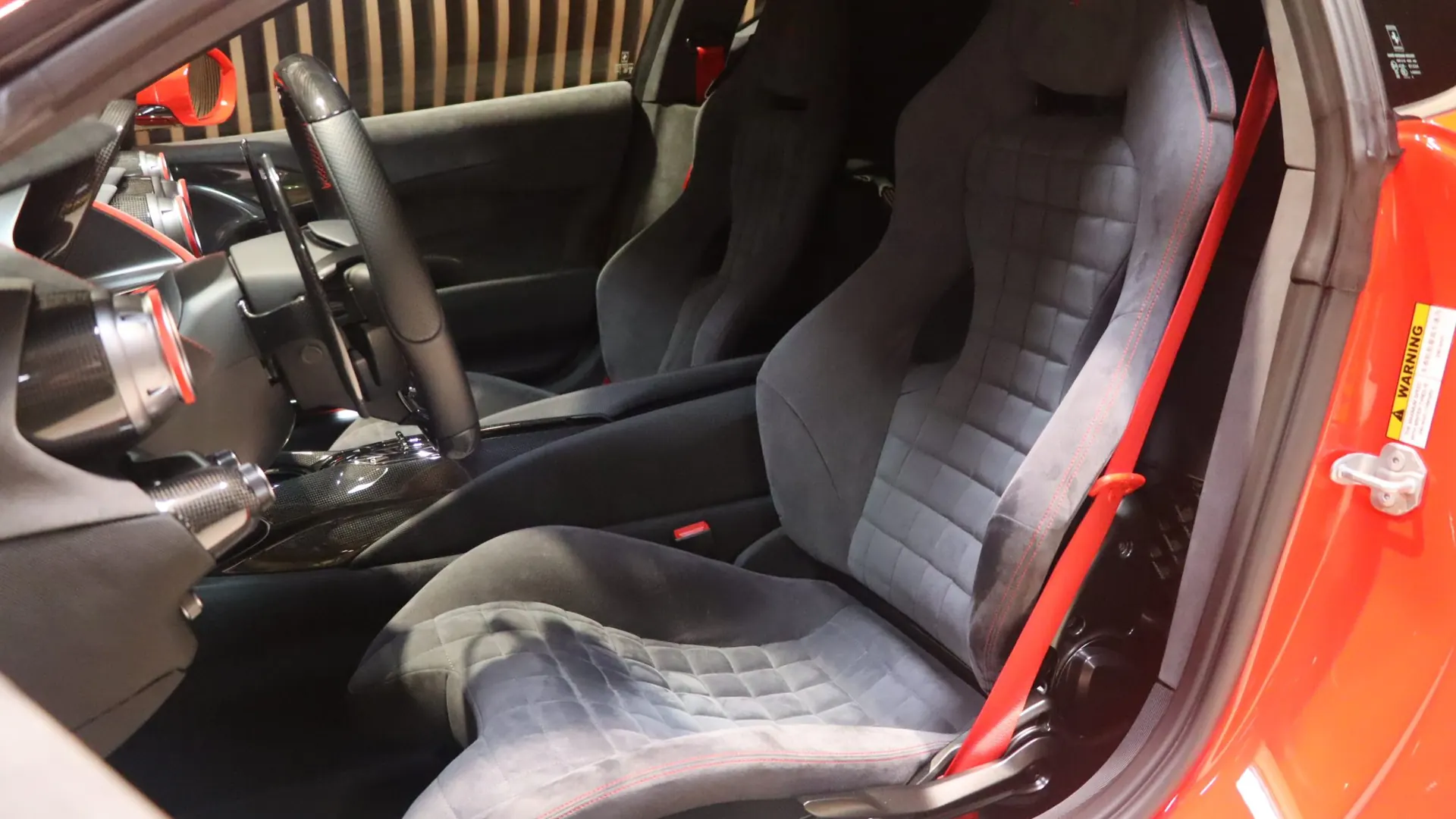 Ferrari 812 — photo 6