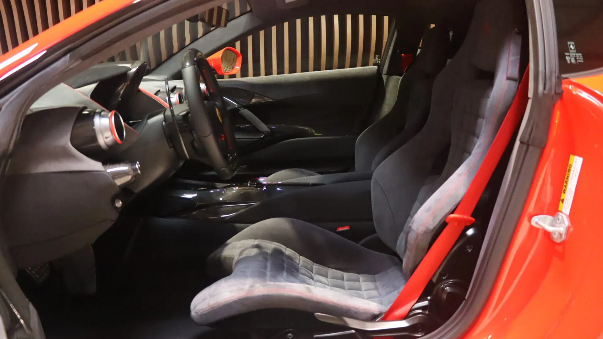 Ferrari 812 — photo 7