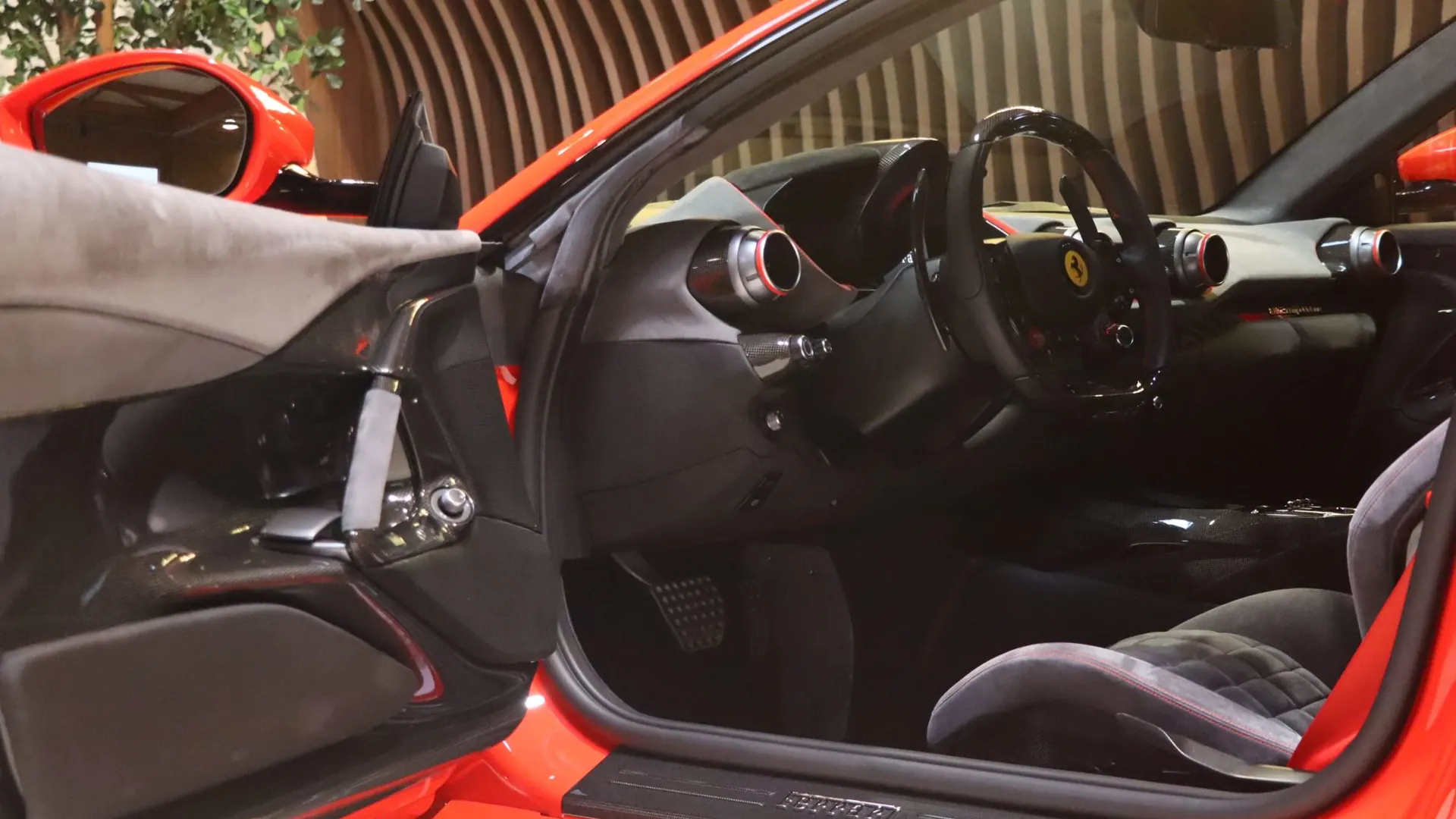 Ferrari 812 — photo 8