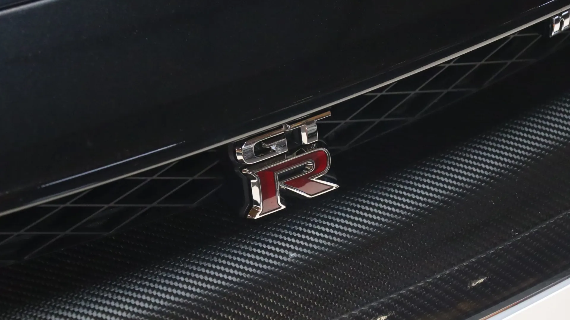 Nissan GT-R — photo 39